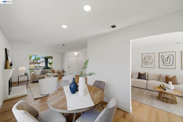 1686 Rhododendron Dr, Livermore, CA 94551