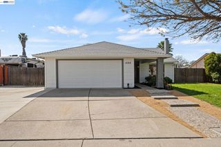 1686 Rhododendron Dr, Livermore, CA 94551