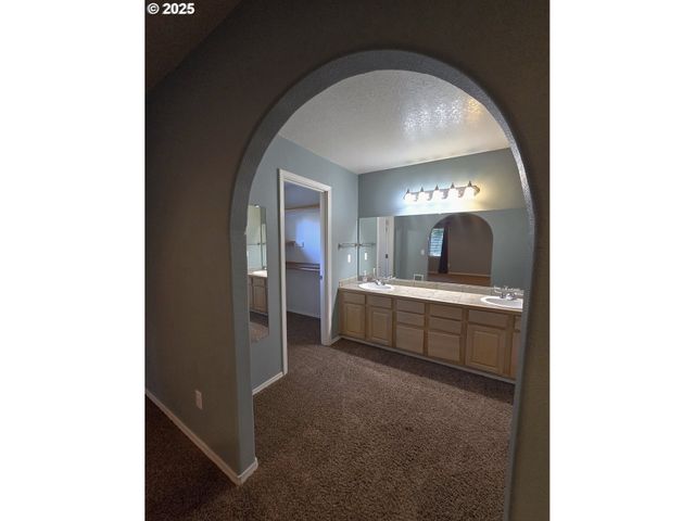 68304 E TWINBERRY Loop, Welches, OR 97067