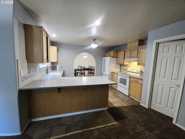 68304 E TWINBERRY Loop, Welches, OR 97067