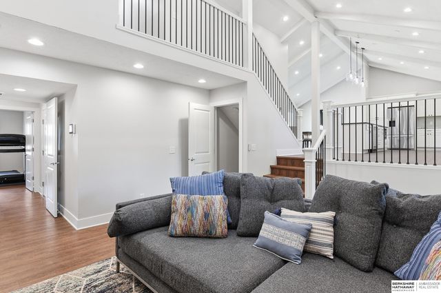 912 Claudine Avenue, Papillion, NE 68046