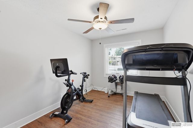 912 Claudine Avenue, Papillion, NE 68046