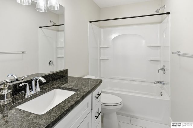 912 Claudine Avenue, Papillion, NE 68046