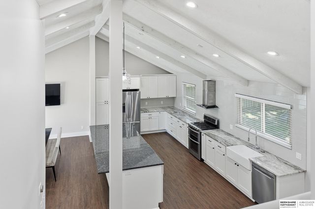 912 Claudine Avenue, Papillion, NE 68046