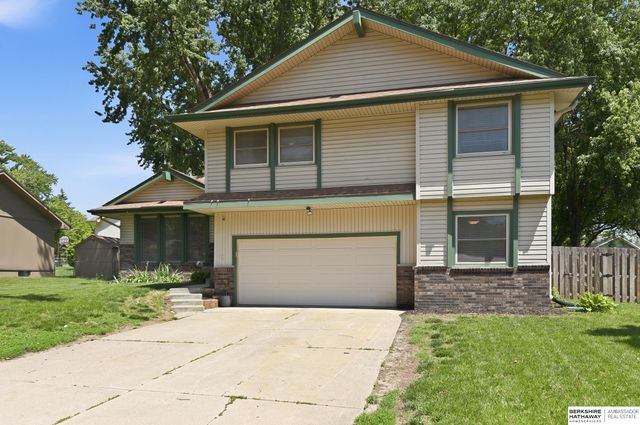 912 Claudine Avenue, Papillion, NE 68046