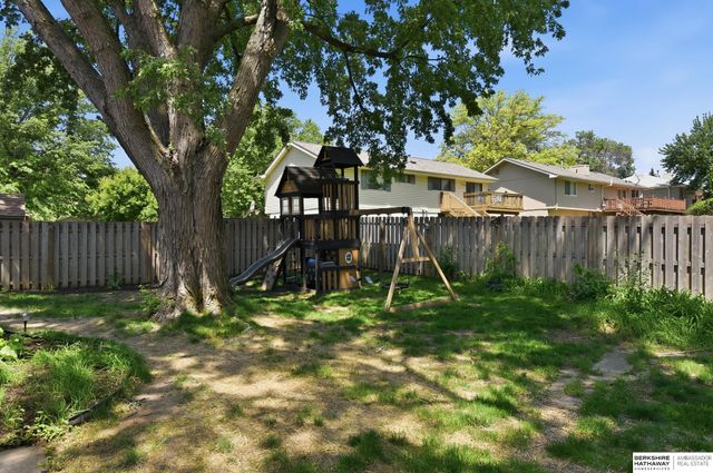 912 Claudine Avenue, Papillion, NE 68046
