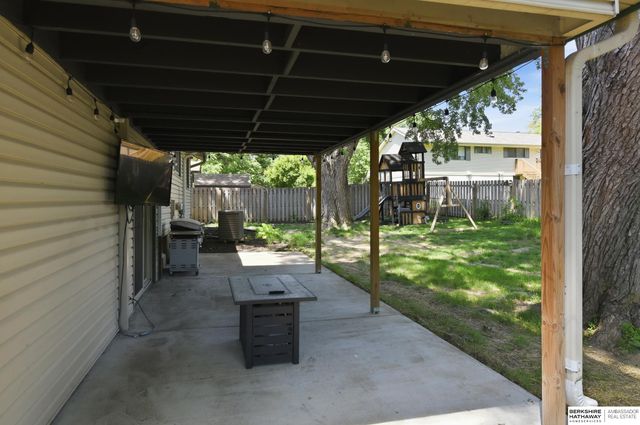 912 Claudine Avenue, Papillion, NE 68046