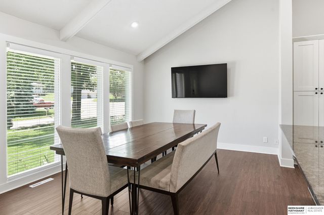 912 Claudine Avenue, Papillion, NE 68046