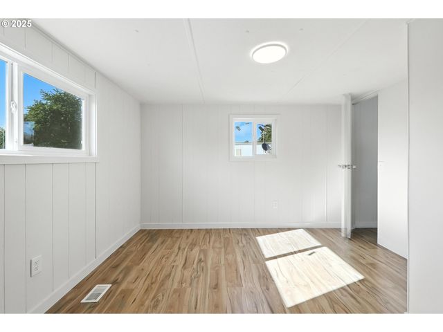 1901 Se MINTER BRIDGE Rd 10, Hillsboro, OR 97123