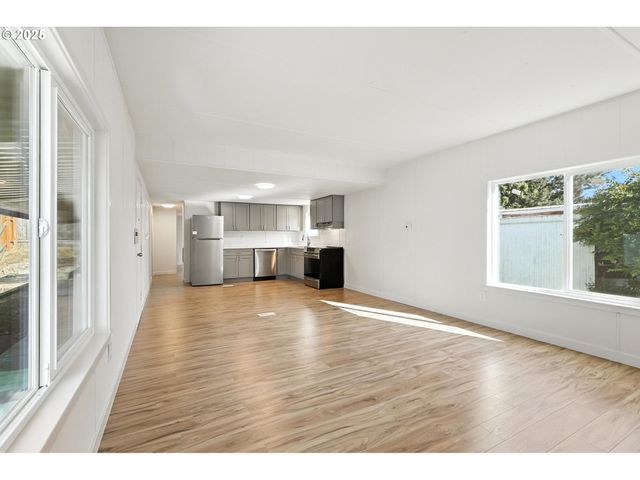 1901 Se MINTER BRIDGE Rd 10, Hillsboro, OR 97123