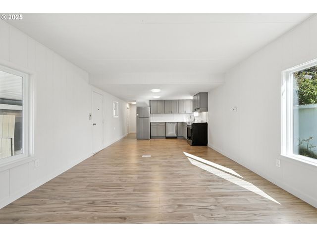 1901 Se MINTER BRIDGE Rd 10, Hillsboro, OR 97123