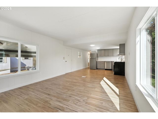 1901 Se MINTER BRIDGE Rd 10, Hillsboro, OR 97123