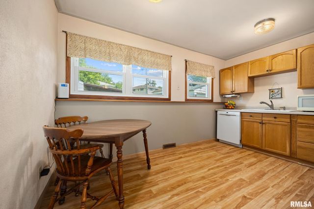 2027 W AUSTIN Drive, Peoria, IL 61614