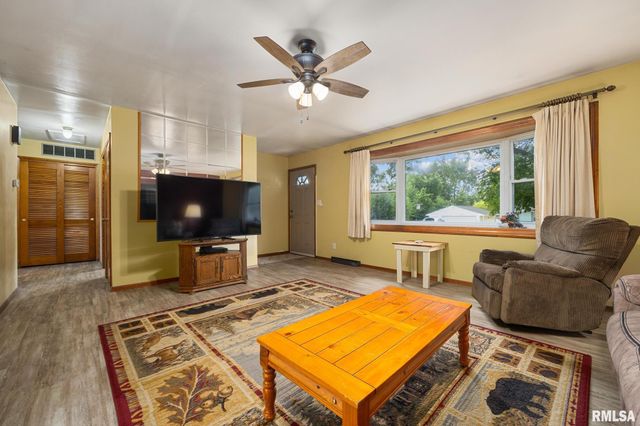 2027 W AUSTIN Drive, Peoria, IL 61614