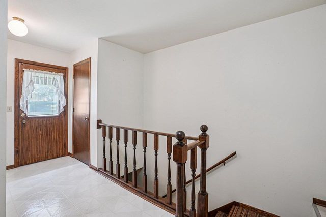 1833 Hilltop DRIVE, West Bend, WI 53095