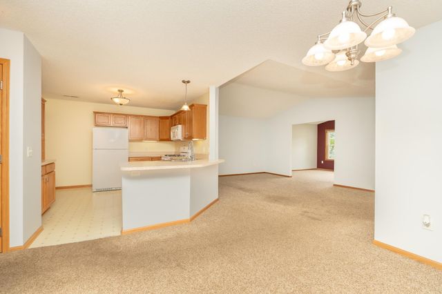 818 Roundhouse Street, Shakopee, MN 55379