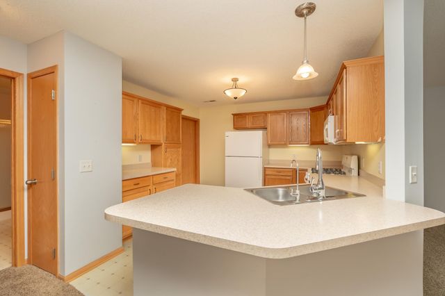 818 Roundhouse Street, Shakopee, MN 55379