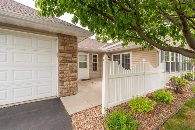 818 Roundhouse Street, Shakopee, MN 55379
