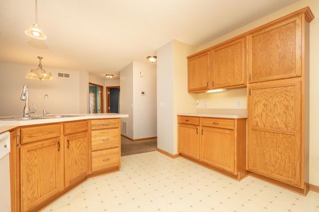 818 Roundhouse Street, Shakopee, MN 55379