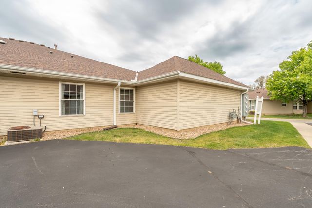 818 Roundhouse Street, Shakopee, MN 55379