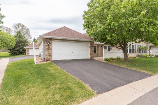 818 Roundhouse Street, Shakopee, MN 55379