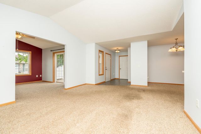 818 Roundhouse Street, Shakopee, MN 55379