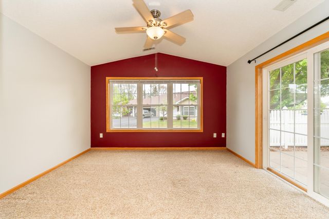 818 Roundhouse Street, Shakopee, MN 55379