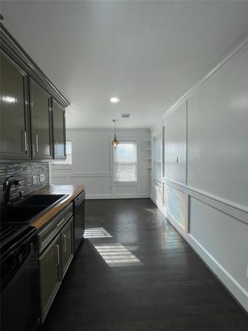 434 Lenard Street B, Houston, TX 77009