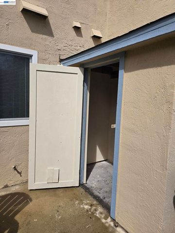 27864 Hummingbird Ct, Hayward, CA 94545