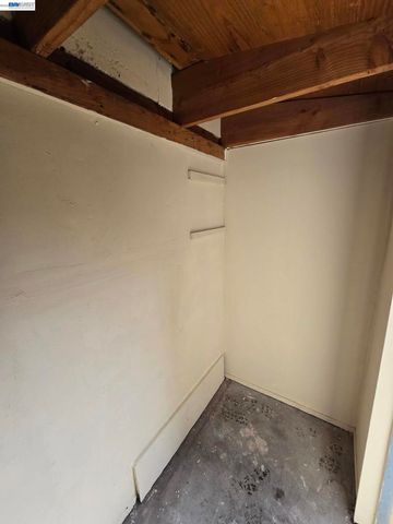27864 Hummingbird Ct, Hayward, CA 94545