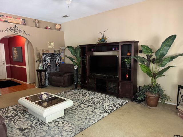 411 Frederick Circle, Flint, TX 75762