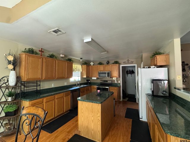 411 Frederick Circle, Flint, TX 75762