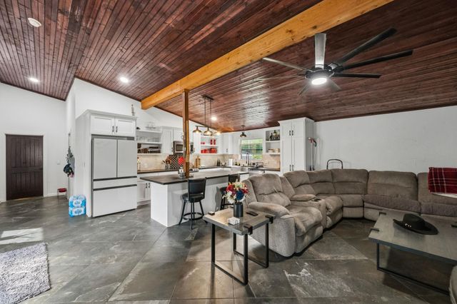 625 Gibson Road, Livingston, TX 77351