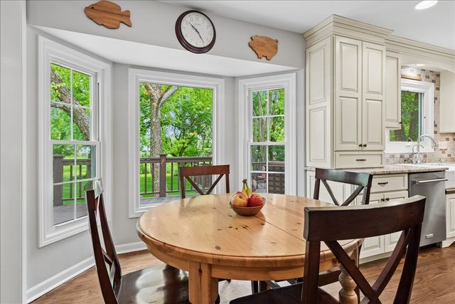 3002 EASTON Place, St. Charles, IL 60175