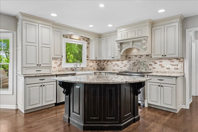 3002 EASTON Place, St. Charles, IL 60175