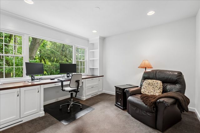 3002 EASTON Place, St. Charles, IL 60175
