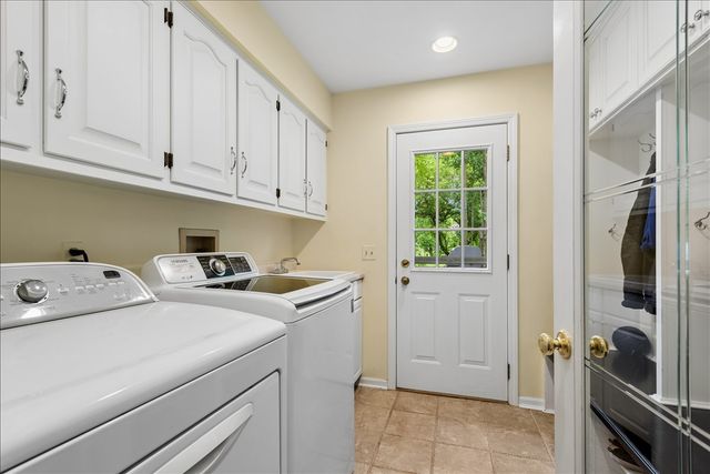3002 EASTON Place, St. Charles, IL 60175
