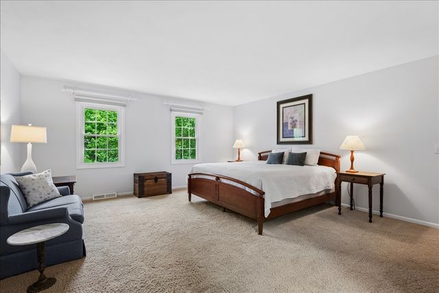 3002 EASTON Place, St. Charles, IL 60175