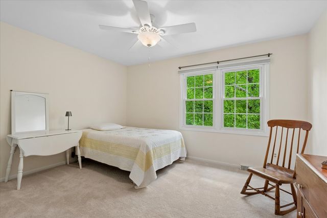 3002 EASTON Place, St. Charles, IL 60175
