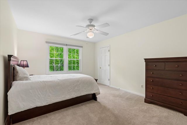 3002 EASTON Place, St. Charles, IL 60175
