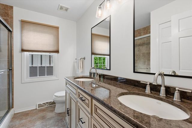 3002 EASTON Place, St. Charles, IL 60175
