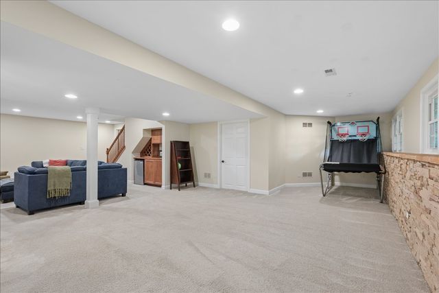 3002 EASTON Place, St. Charles, IL 60175