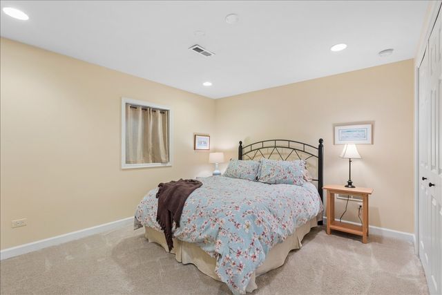 3002 EASTON Place, St. Charles, IL 60175
