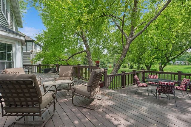 3002 EASTON Place, St. Charles, IL 60175