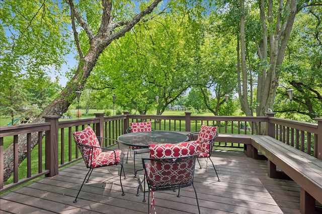 3002 EASTON Place, St. Charles, IL 60175
