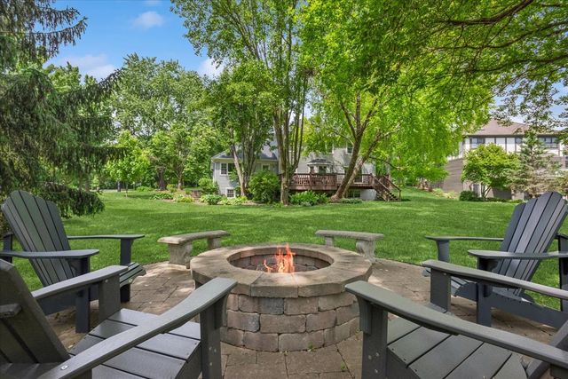 3002 EASTON Place, St. Charles, IL 60175