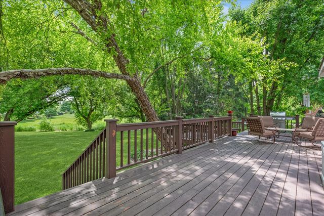 3002 EASTON Place, St. Charles, IL 60175