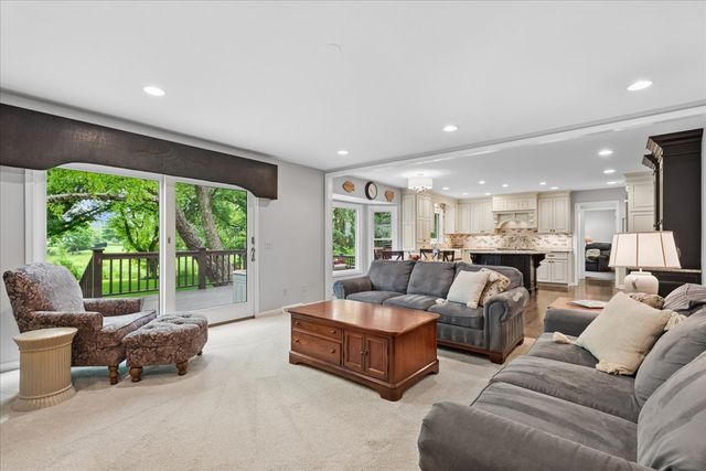 3002 EASTON Place, St. Charles, IL 60175