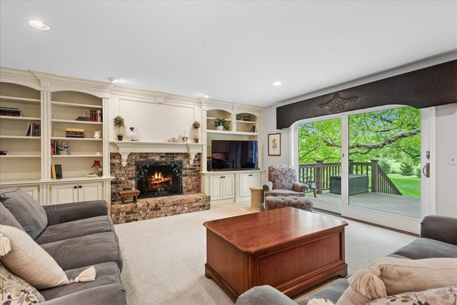 3002 EASTON Place, St. Charles, IL 60175
