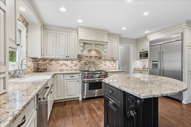 3002 EASTON Place, St. Charles, IL 60175